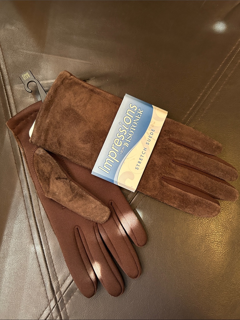 isotoner Women's Brown Stretch Suede Gloves